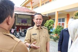 Wali Kota Pekanbaru Ancam Copot Kepsek yang Pungut Biaya Perpisahan
