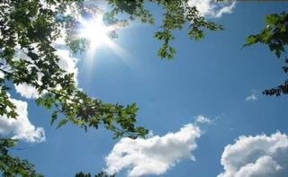 Waspadai Hujan Disertai Petir di Riau Hari Ini, BMKG Catat 1 Titik Panas di Kuansing