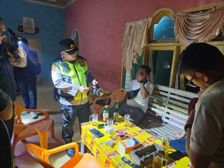 Cegah Premanisme, Polsek Lirik Gelar Patroli di Tempat Hiburan Malam