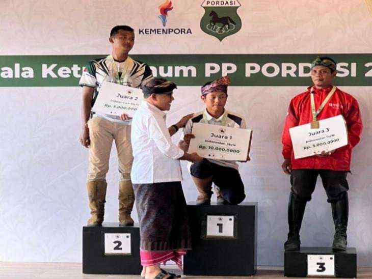 Wakili Riau, Atlet Kampar Raih Juara 1 di Kejuaraan Nasional Horseback Archery