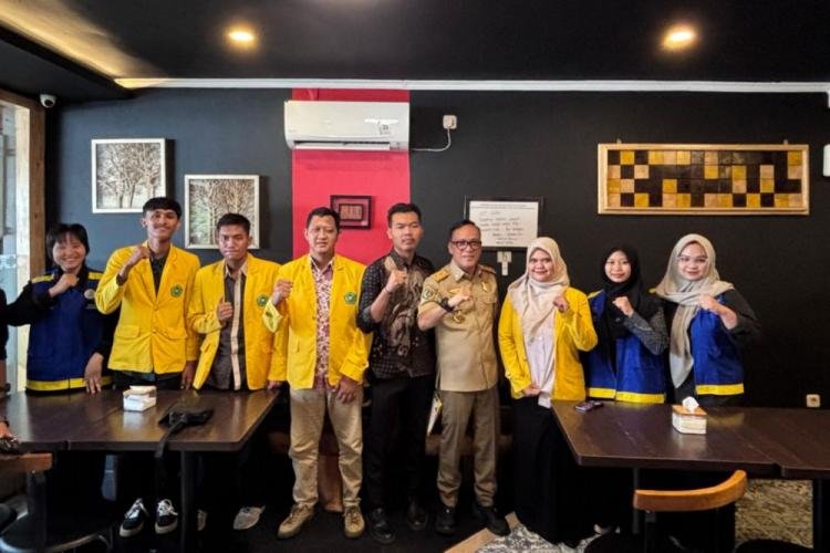 Wamenaker RI Puji UNILAK Soal Kesetaraan Mahasiswa Disabilitas