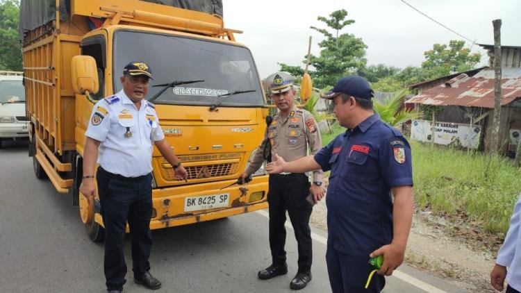 Truk Bertonase Besar Masih Nekat Melintas Masuk Kota, Ini Sanksi Tegasnya