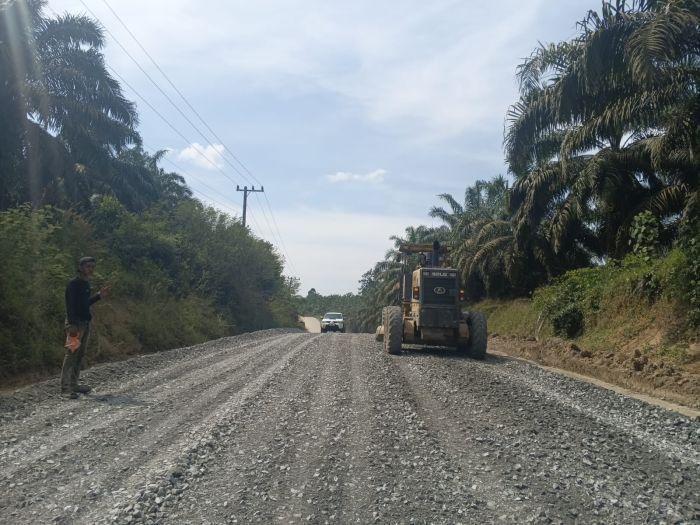 Pemprov Riau Gerak Cepat Perbaiki Jalan Lintas Selatan yang Rusak