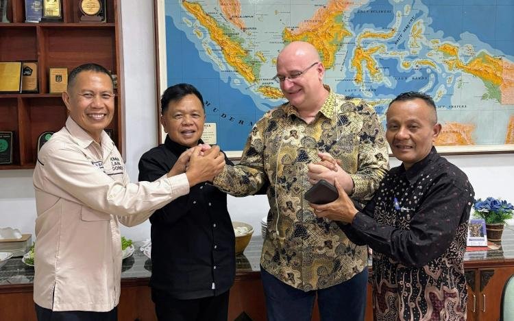 Kembangkan Hilirisasi Kelapa di Meranti, Bupati Asmar Lakukan Pertemuan dengan IPB dan RoeKI