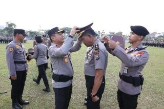 Personel Berprestasi Polda Riau Terima Penghargaan dari Kapolda