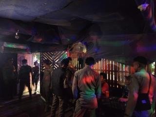 Razia Warung Remang-remang, Miras dan Pemandu Lagu Diangkut Satpol PP Pekanbaru