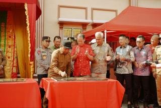 Gubri Abdul Wahid Resmikan Mess Hai Cu King, Puji Gotong Royong Warga Sinaboi