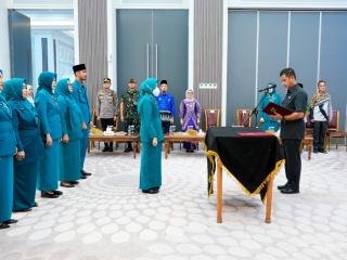 Bupati Kampar Lakukan Pengukuhan Ketua Serta Lantik Pengurus TP PKK dan Tim Pembina Posyandu