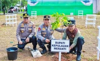 Kapolda Riau Tanam Pohon di Meranti, Bupati Asmar: Ini Kebanggaan Bagi Kami