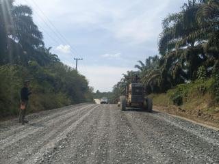 Pemprov Riau Gerak Cepat Perbaiki Jalan Lintas Selatan yang Rusak