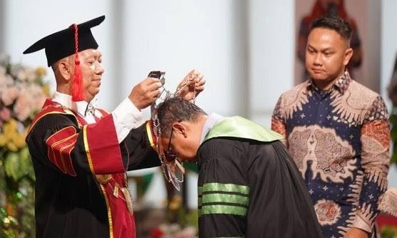 Gelar Senat Terbuka, UIR Kukuhkan Prof dr Fathurrahman Jadi Guru Besar ke-25