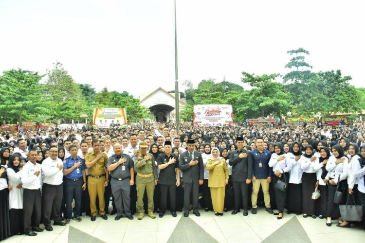 Tangis Haru dan Senyum Bahagia Iringi Pelantikan CPNS dan PPPK Kabupaten Kampar