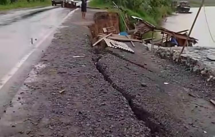 Jalan Lintas Rengat-Tembilahan Terancam Longsor, Dinas PUPR Riau Siapkan Tiang Pancang dan Geobag