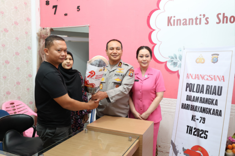 Kapolda Riau Kunjungi Brigadir Ega, Serahkan Bantuan dan Kaki Palsu