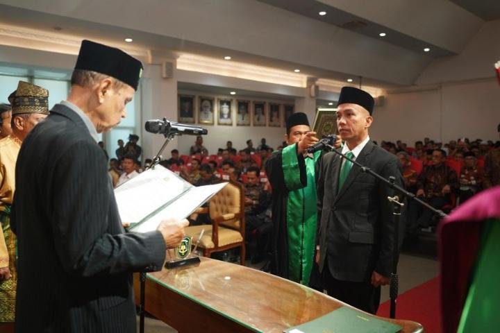 Ketua Umum YLPI Riau Resmi Lantik Assoc. Prof. Dr. Admiral,S.H., M.H sebagai Rektor UIR