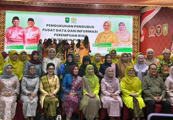 Pengurus Pusdatin Puanri Dikukuhkan