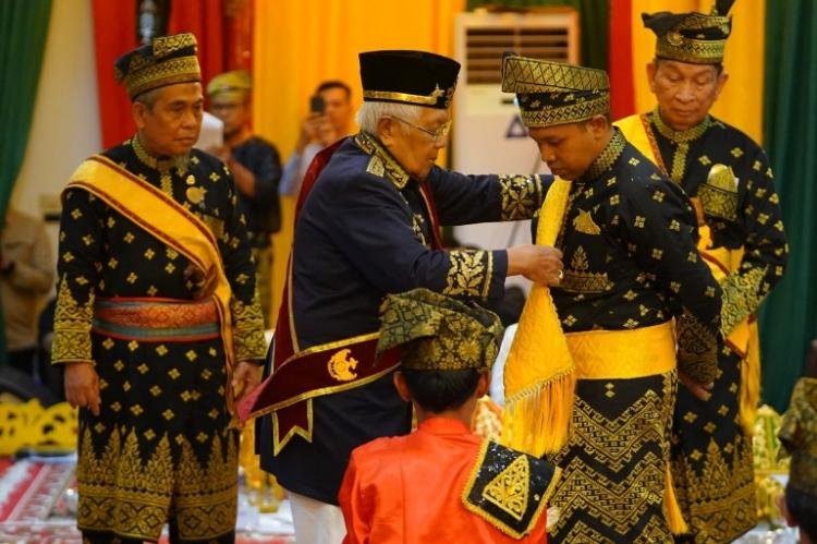 Gubri Abdul Wahid Resmi Sandang Gelar Datuk Seri Setia Amanah dari LAM Riau