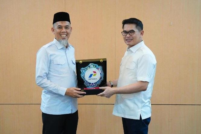 Wako Paisal Terima Dokumen Perencanaan Pengadaan Tanah Perluasan Buffer Zone Dari PT. Pertamina