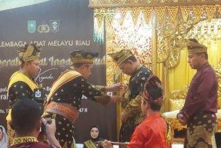 Anugerah Ingatan Budi Kepada Kapolri, Wujud Tradisi Melayu Riau