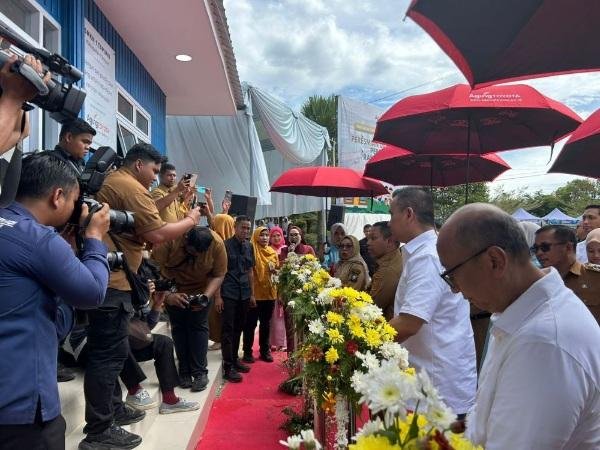 Gubri Resmikan Perpustakaan Sekolah Ramah Lingkungan