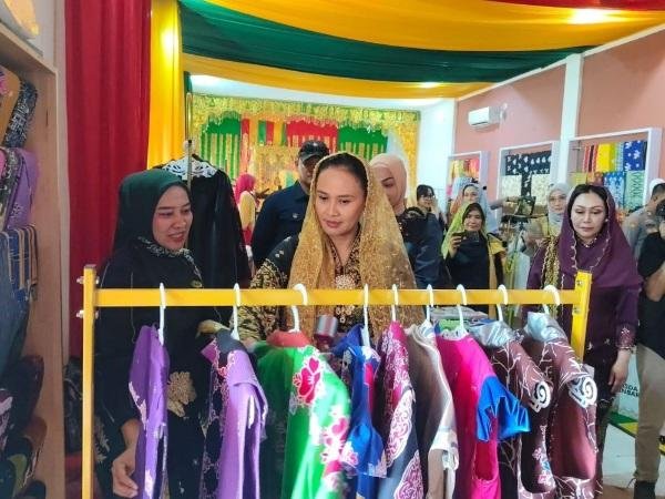 Istri Kapolri ke Sentra Ekraf LAMR, Apresiasi Produk Khas Riau