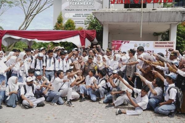 Tanam 10 Bibit Pohon, Pelajar di Pekanbaru Bisa Bikin SIM Gratis
