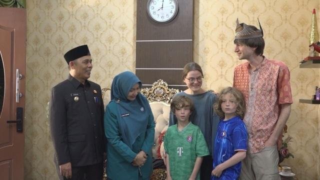 Bangun Kolaborasi Global, Bupati Inhil Terima Kunjungan Dosen dari Belanda