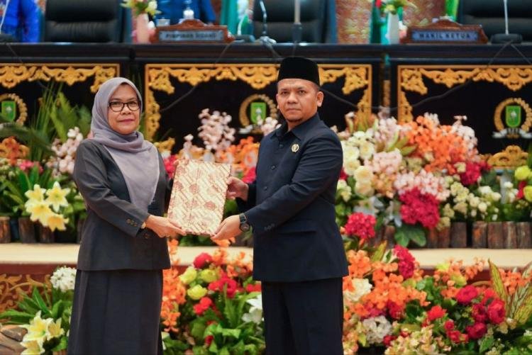 Pemprov Riau Serahkan Ranperda RPJMD 2025 - 2029 ke DPRD Provinsi Riau