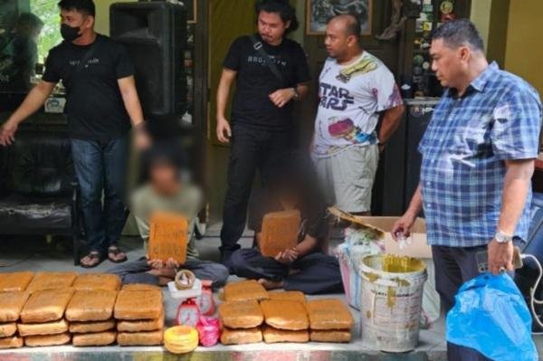 BNNP Riau Sita 63 Kg Ganja Kering Disembunyikan di Atap Gedung PKM UIN Suska Riau