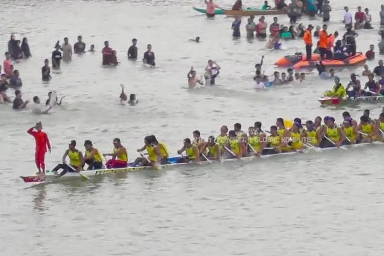 Bintang Emas Cahaya Intan 2023 Raih Juara Pacu Jalur 2025