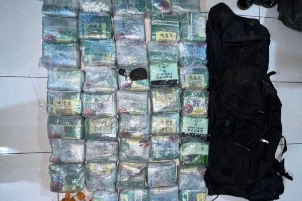 Ditresnarkoba Polda Riau Tangkap Dua Kurir 44 Kg Sabu Jaringan Internasional di Lampu Merah