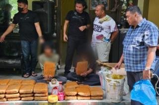 BNNP Riau Sita 63 Kg Ganja Kering Disembunyikan di Atap Gedung PKM UIN Suska Riau