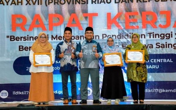 UMRI Raih Empat Penghargaan pada Anugerah Humas dan Diktisaintek LLDIKTI Wilayah 17