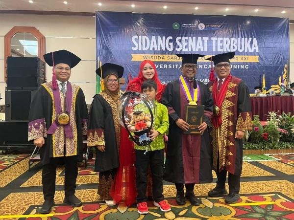 Unilak Wisuda 1.341 Lulusan, Termasuk Kapolresta Pekanbaru dan Bupati Pelalawan