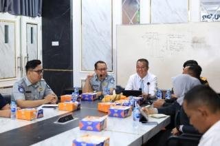 Wabup Muzamil Pimpin Rapat Bahas Premi Asuransi Kempang di Meranti