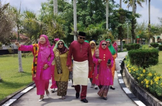 Dispar Siak Apresasi Puan LAMR Kenalkan Kebaya Leboh