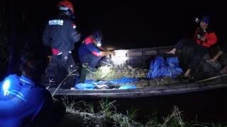 Damkar Inhil Tangkap Tiga Ekor Buaya di Sungai Indragiri