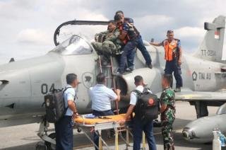 Reaksi Cepat Personil Lanud Rsn Evakuasi Pilot Saat Emergency Landing Pesawat Tempur Hawk