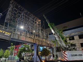 Pemko Pekanbaru Bongkar JPO Tuanku Tambusai karena Kondisi Lapuk dan Membahayakan