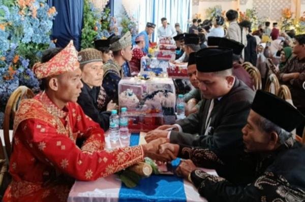 Nikah Massal Gratis Pemko Pekanbaru Pecahkan Rekor MURI, Diikuti 71 Pasangan Pengantin