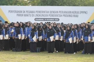 2.505 PPPK Paruh Waktu Terima SK, Plt Gubri Ingatkan Profesionalisme Kerja