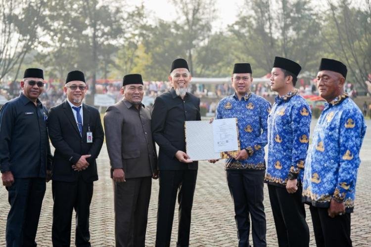 Perkuat Layanan Publik, Wali Kota Dumai Serahkan SK PPPK Paruh Waktu kepada 1.186 Pegawai
