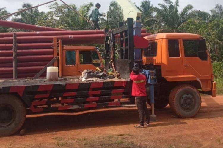 Tiang PLN Mulai Masuk Dusun Bedeng, Langkah Nyata Pemkab Siak Aliri Listrik ke Pelosok