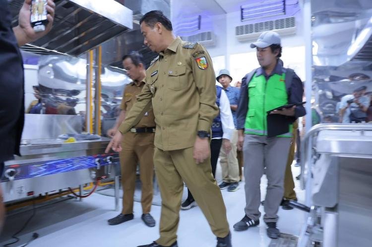 Wawako Pekanbaru Tinjau SPPG Sidomulyo, Siap Produksi 1.500 Porsi Makan Bergizi Gratis