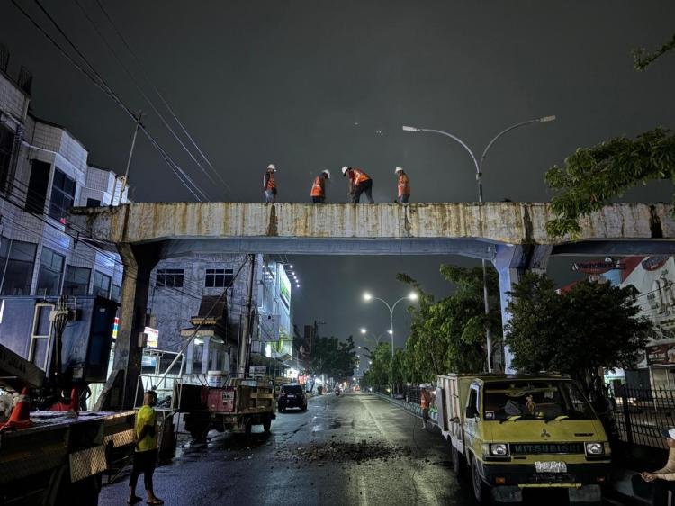 Perindah Wajah Kota, Pemko Pekanbaru Bongkar JPO di Jalan Tuanku Tambusai