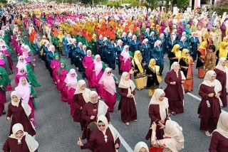 Simfoni Enam Ribu Langkah: Saat Zapin Mematri Marwah Riau di Langit Dunia