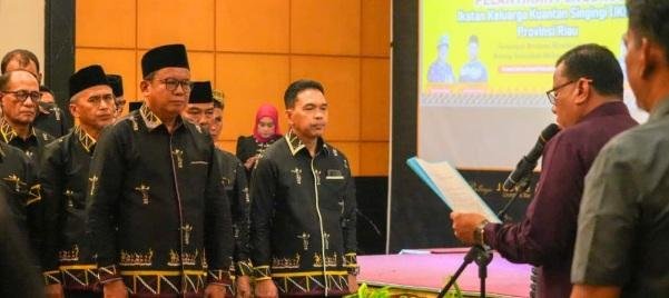 Perkuat Solidaritas Perantau, Bupati Suhardiman Amby Lantik Pengurus IKKS Riau 2025–2029