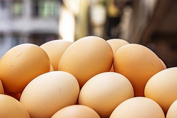 Kabar Baik: Harga Minyak Turun, Telur Ayam Stabil