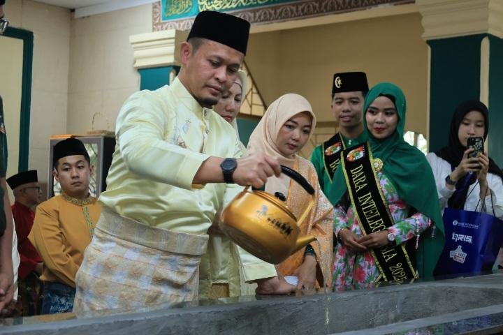 Jelang Ramadan 1447 H, Wali Kota Pekanbaru Ziarah ke Makam Marhum Pekan