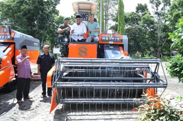 Dua Combine Harvester Rp500 Juta Tiba di Siak, Panen Lebih Cepat dan Hemat Biaya